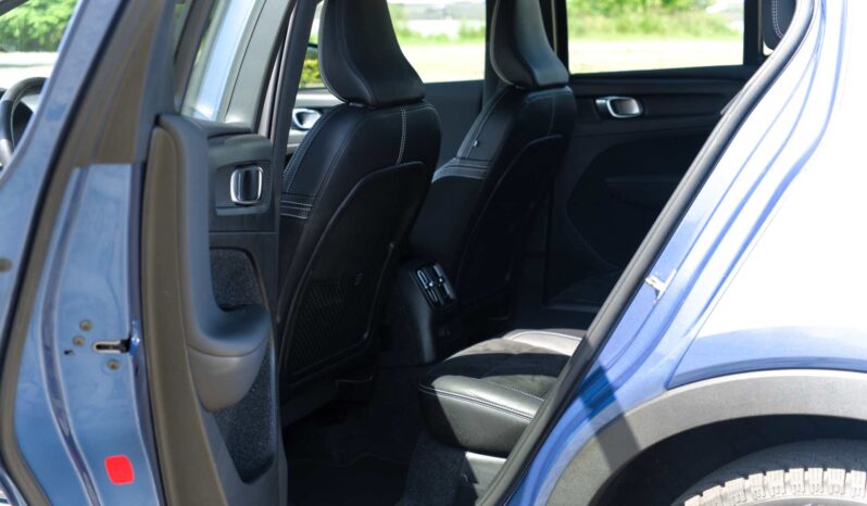 
								Volvo XC-40 full									
