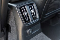 
										Volvo XC-40 full									