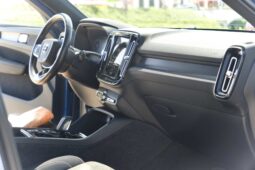 
										Volvo XC-40 full									