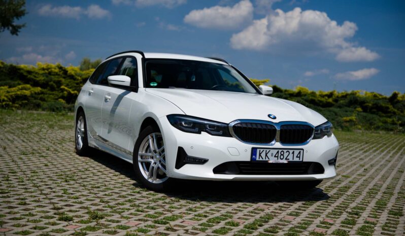 
								BMW 330e full									