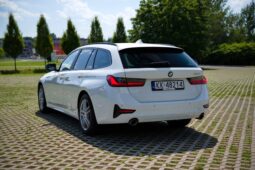 
										BMW 330e full									