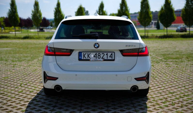 
								BMW 330e full									