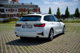 
										BMW 330e full									