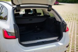 
										BMW 330e full									