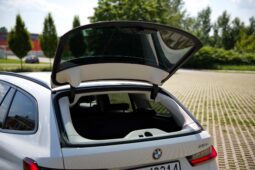 
										BMW 330e full									