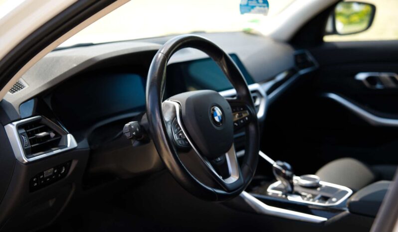 
								BMW 330e full									