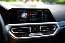 
										BMW 330e full									