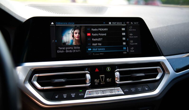 
								BMW 330e full									