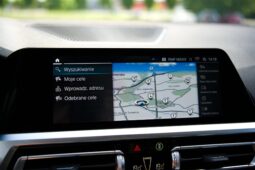 
										BMW 330e full									