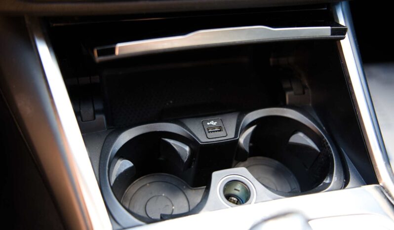 
								BMW 330e full									