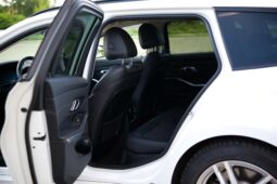 
										BMW 330e full									
