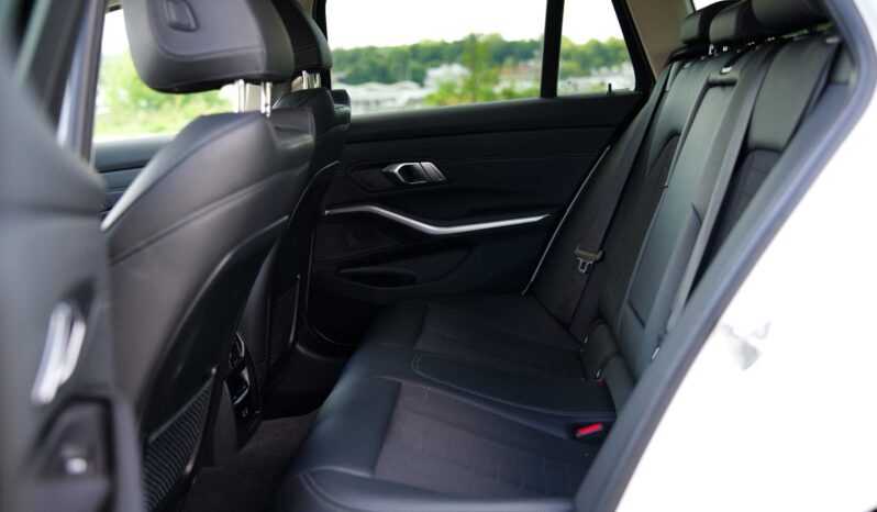 
								BMW 330e full									
