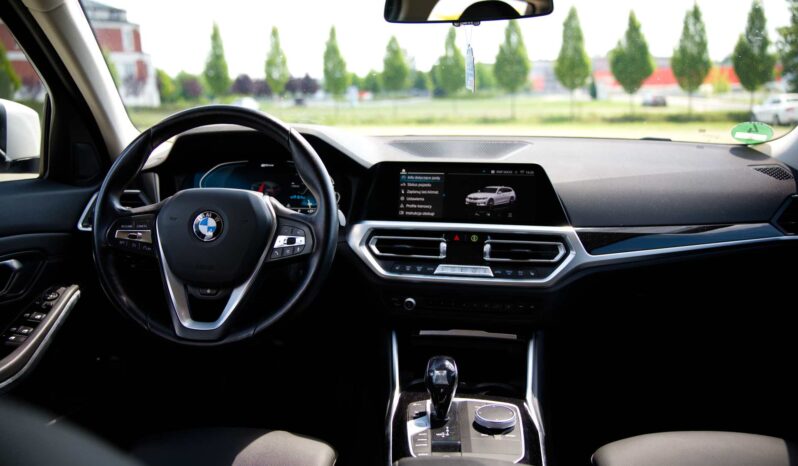 
								BMW 330e full									