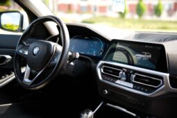 
										BMW 330e full									