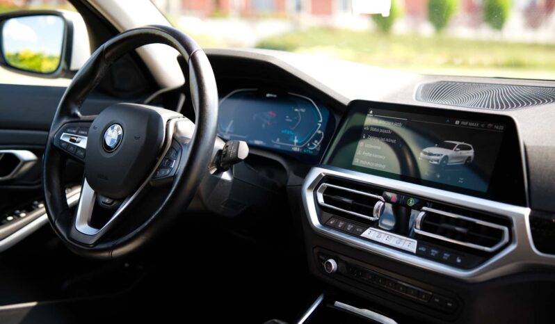
								BMW 330e full									