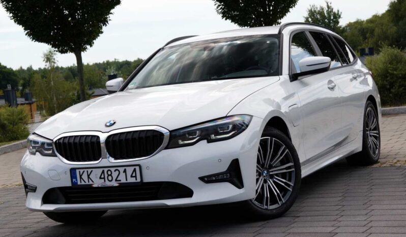 
								BMW 330e full									