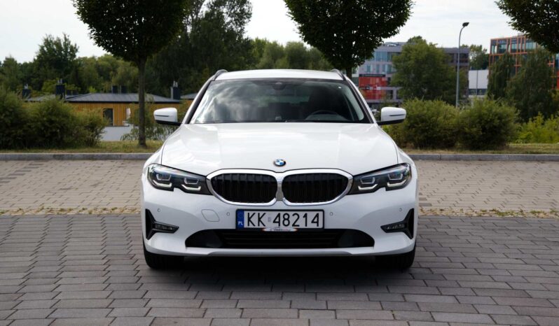 
								BMW 330e full									