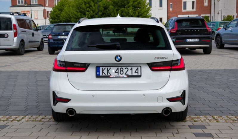 
								BMW 330e full									