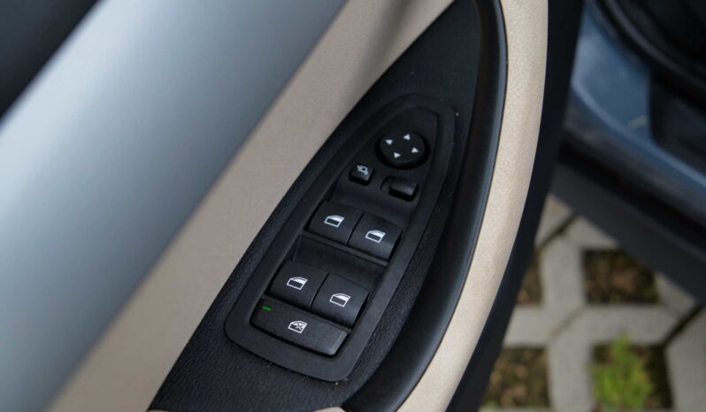 
								BMW X1 full									
