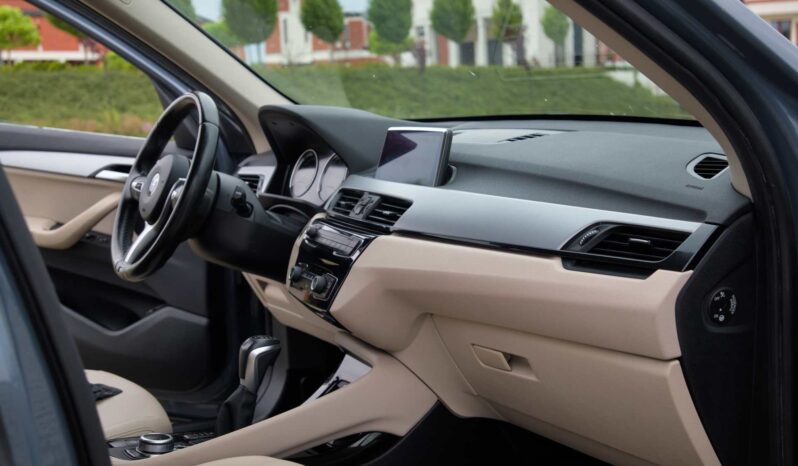 
								BMW X1 full									