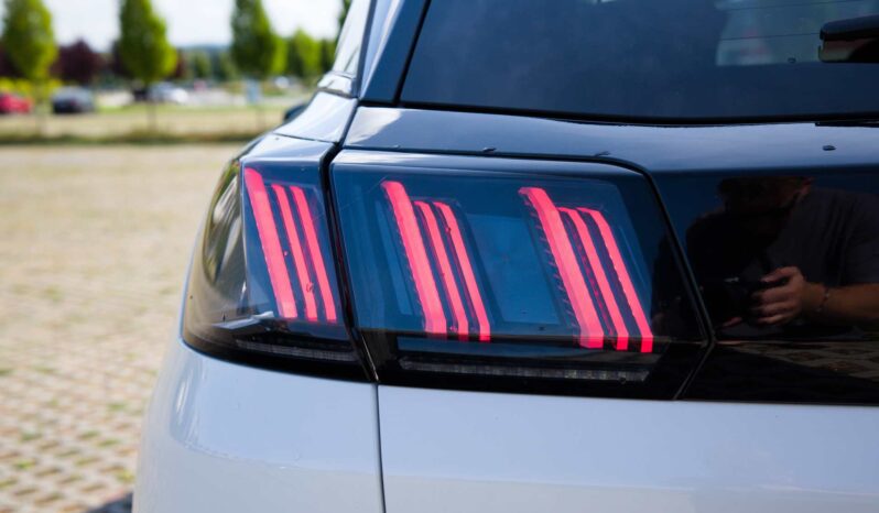 
								Peugeot 3008 full									
