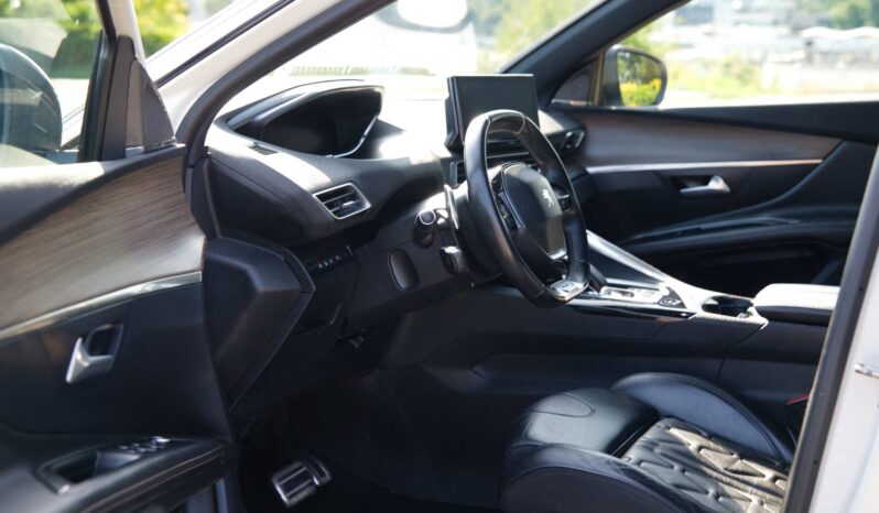 
								Peugeot 3008 full									