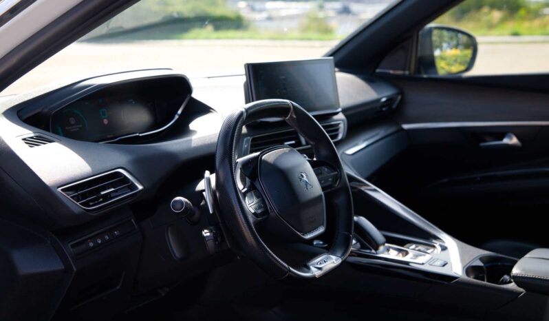 
								Peugeot 3008 full									