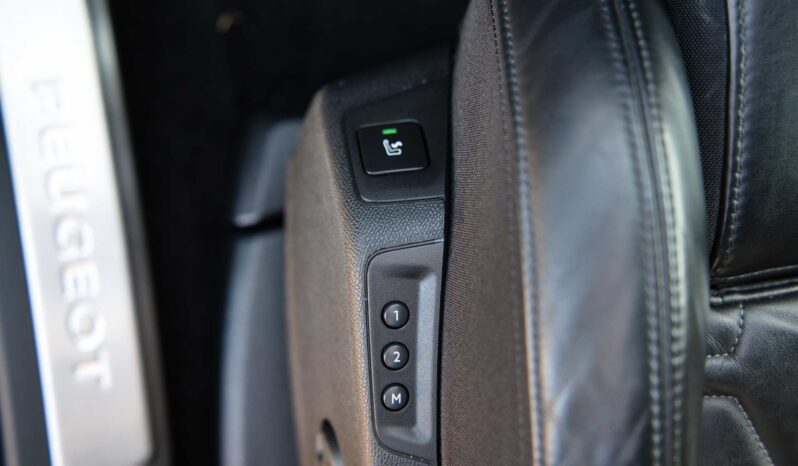 
								Peugeot 3008 full									