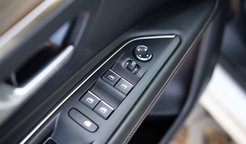 
								Peugeot 3008 full									