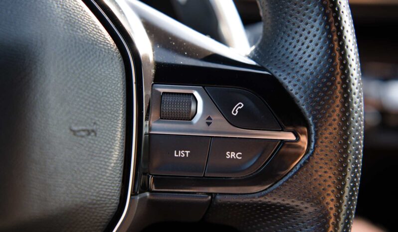 
								Peugeot 3008 full									