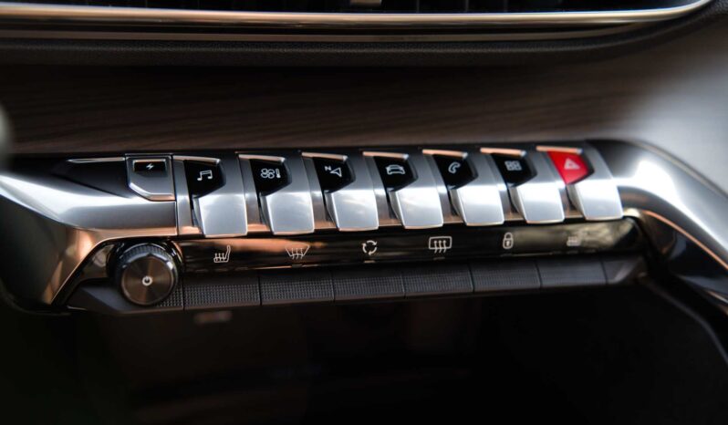 
								Peugeot 3008 full									