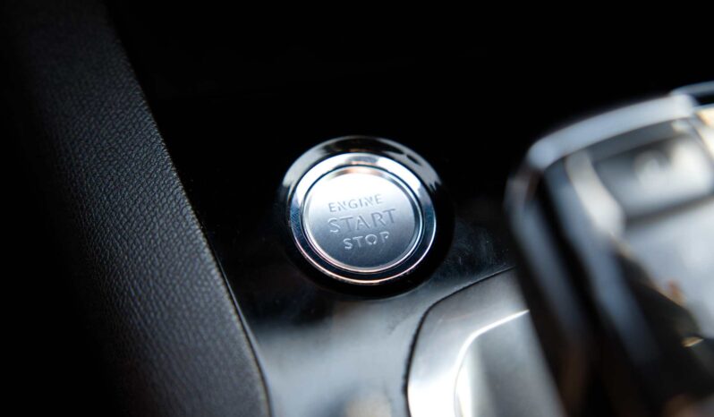 
								Peugeot 3008 full									