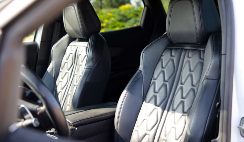 
								Peugeot 3008 full									