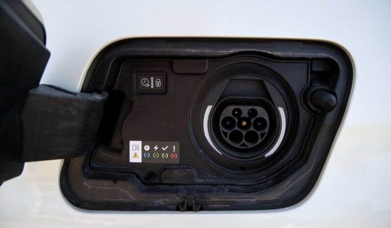 
								Peugeot 3008 full									