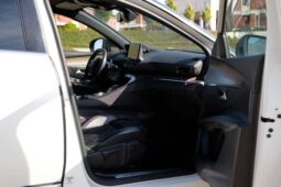 
										Peugeot 3008 full									