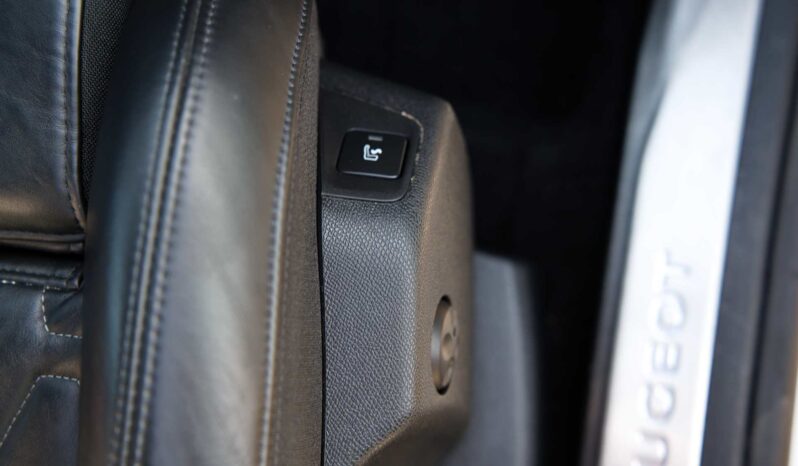 
								Peugeot 3008 full									