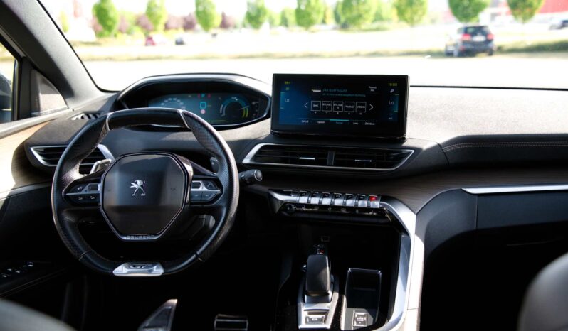 
								Peugeot 3008 full									