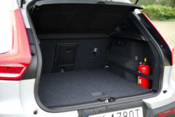 
										Volvo XC40 full									