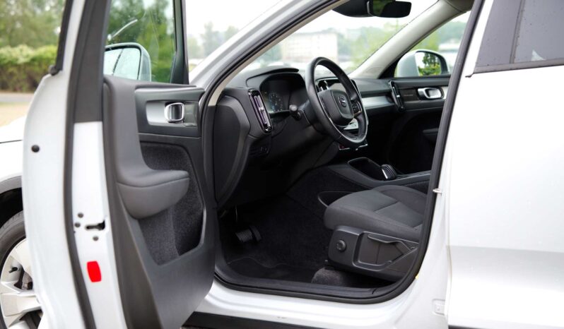 
								Volvo XC40 full									