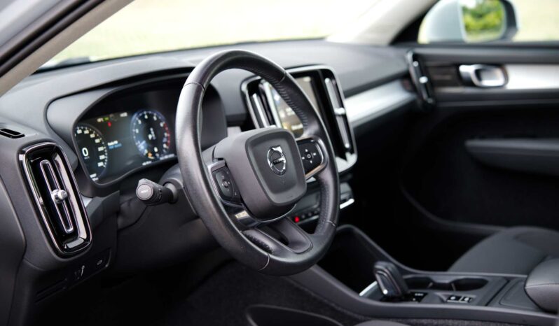 
								Volvo XC40 full									