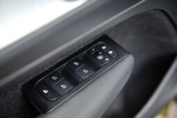 
										Volvo XC40 full									
