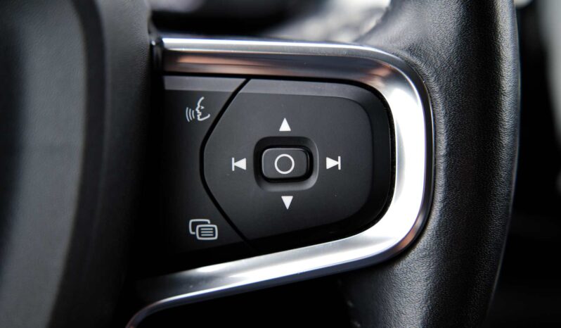 
								Volvo XC40 full									