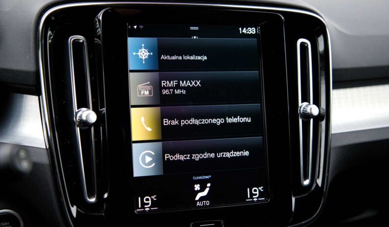 
								Volvo XC40 full									