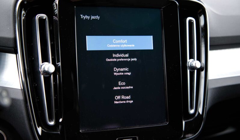 
								Volvo XC40 full									
