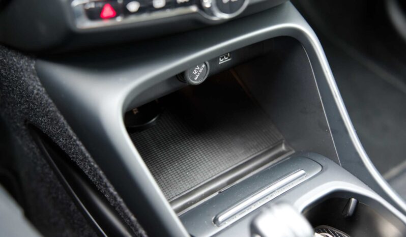 
								Volvo XC40 full									