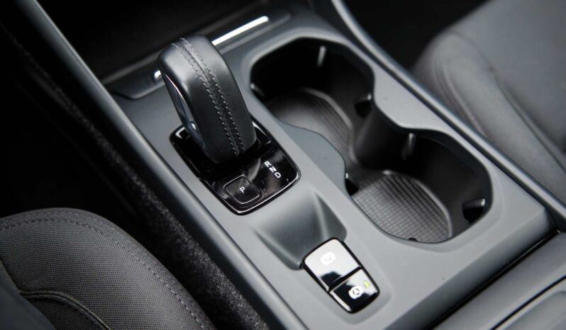 
								Volvo XC40 full									