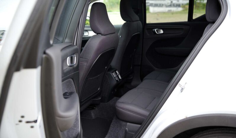 
								Volvo XC40 full									