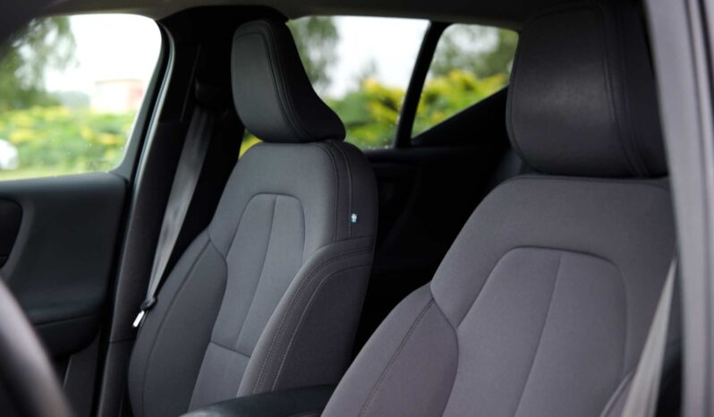 
								Volvo XC40 full									