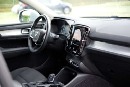 
										Volvo XC40 full									