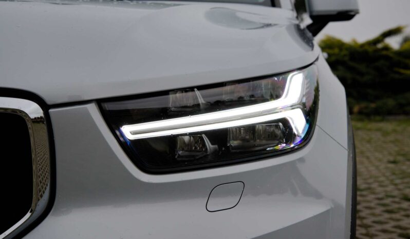 
								Volvo XC40 full									